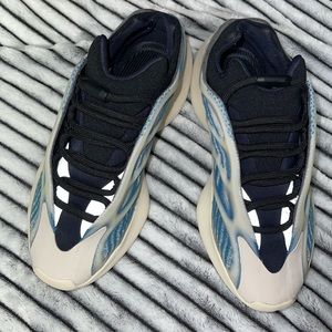 Yeezy 700 V3 Kyanite